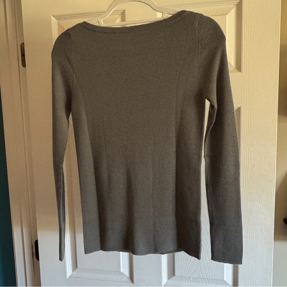 Prada - Picture 3 of 8